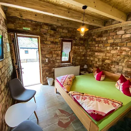 Hajducka Cesma * Dubovsko